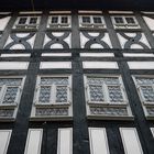 Fenster in der historischen Fassade eines Brückenhauses