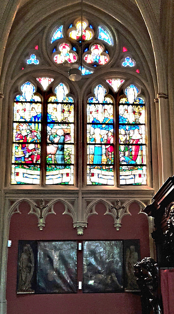 Fenster in der Quintiniuskathedrale Foto &amp; Bild