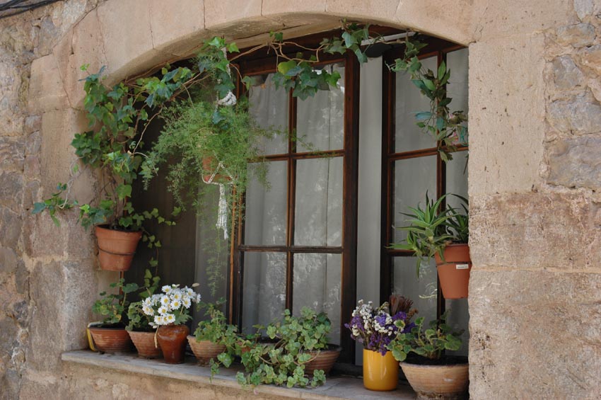 Fenster in der Unterstadt von Valldemossa