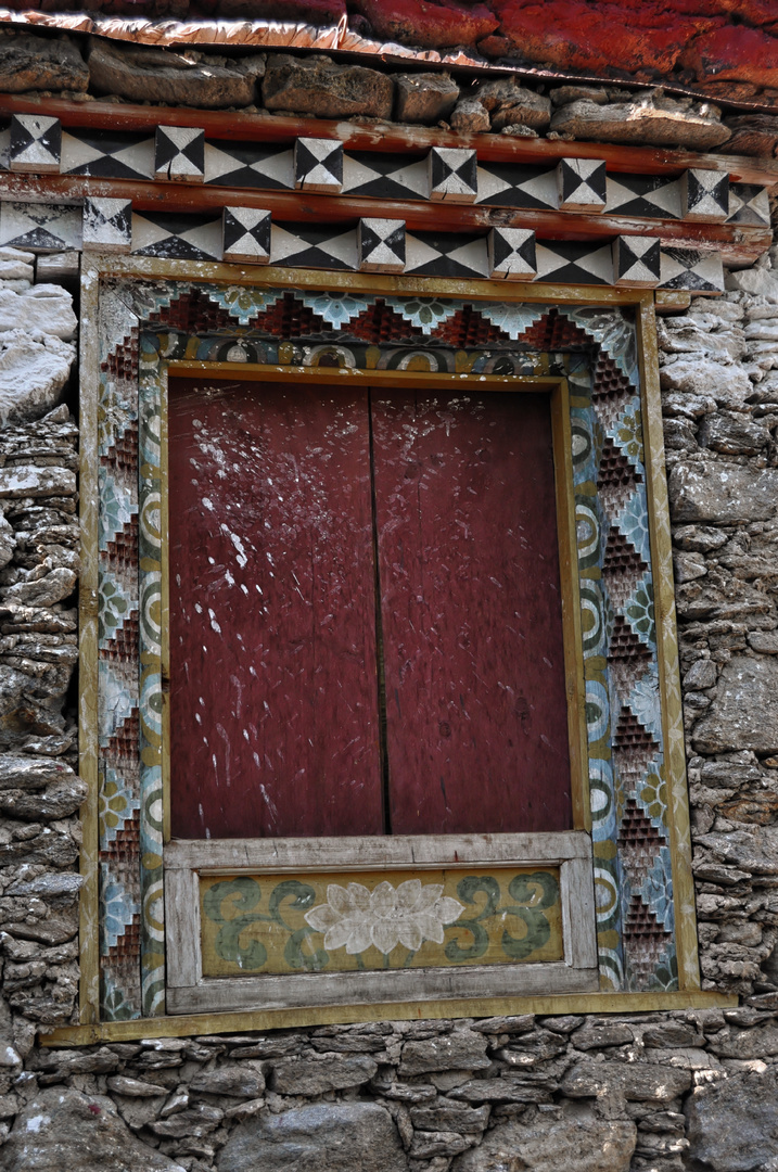 Fenster in einem tibetischen Dorf