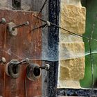 Fenster in einer alten Messingschmiede