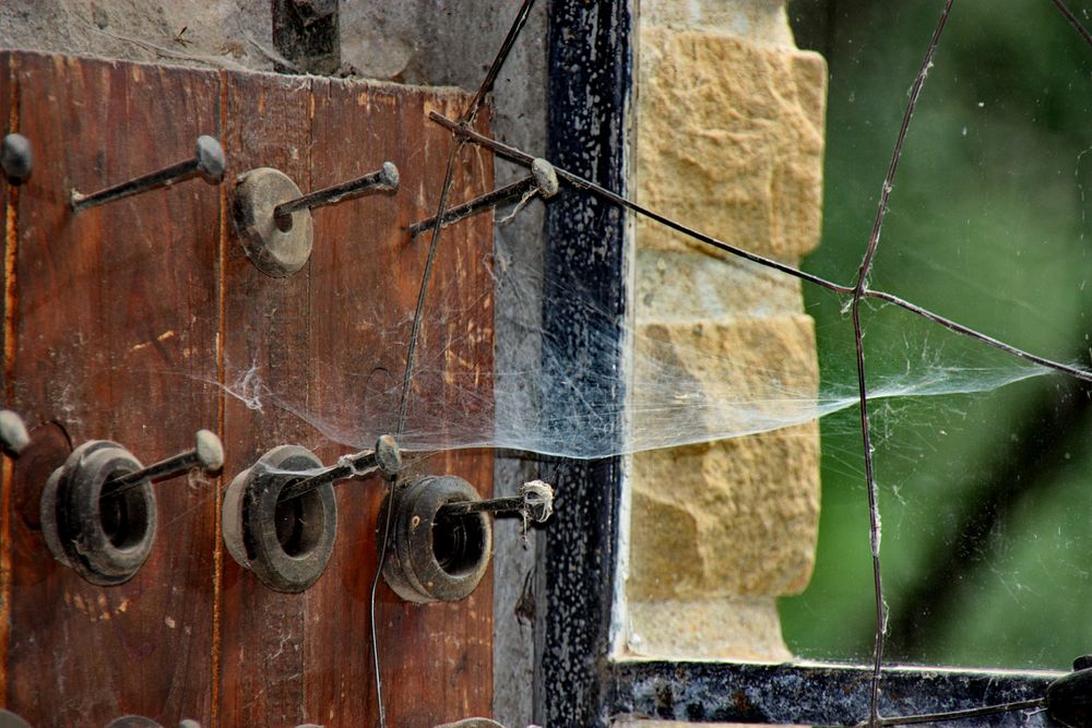 Fenster in einer alten Messingschmiede