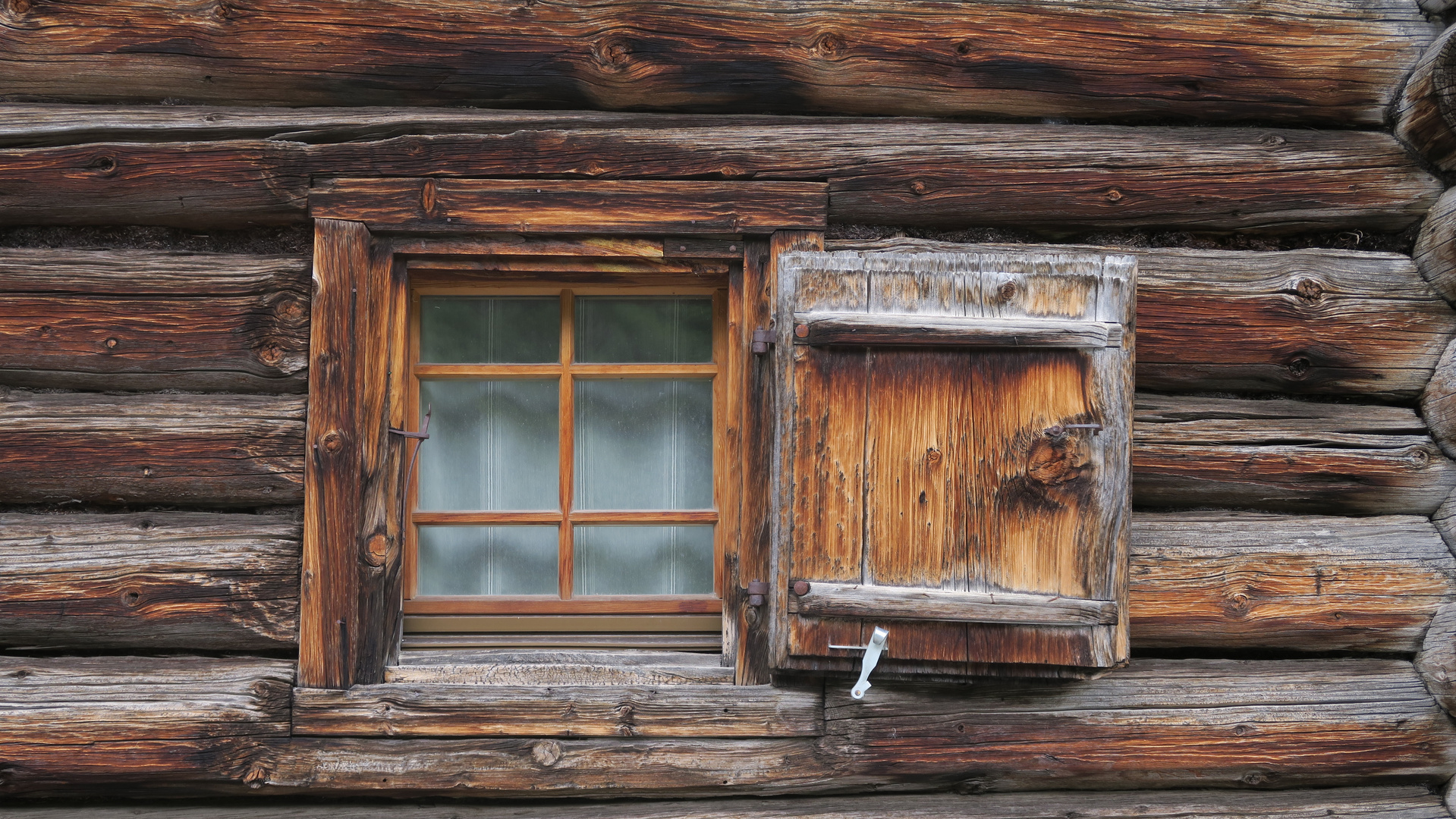 Fenster in Sertig Dörfli