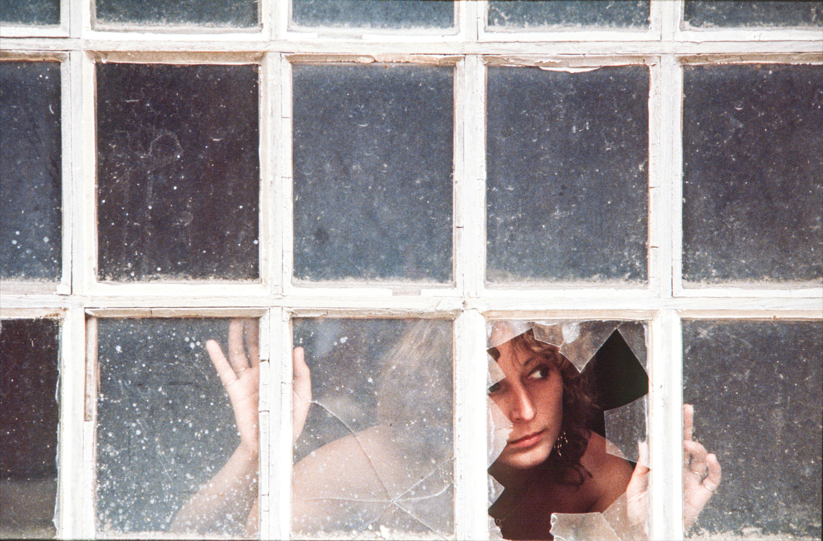Fenster kaputt Foto &amp; Bild indoor, portrait, menschen