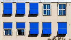 FENSTER MIT BLAU