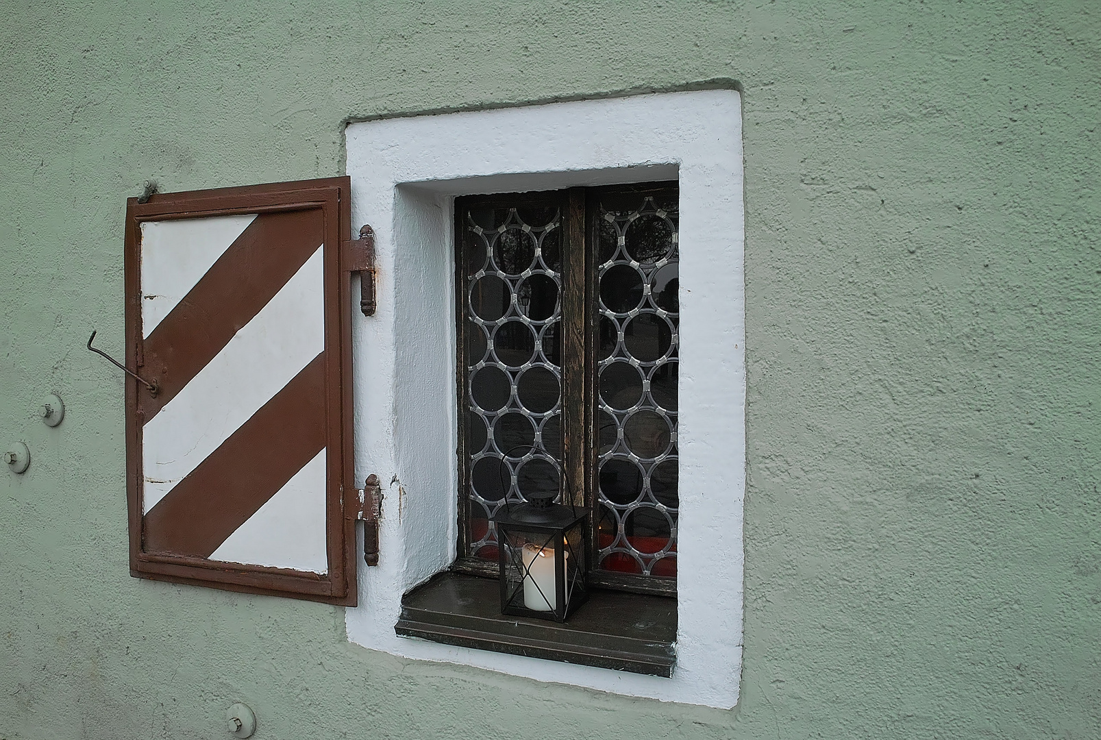 Fenster mit Kerze