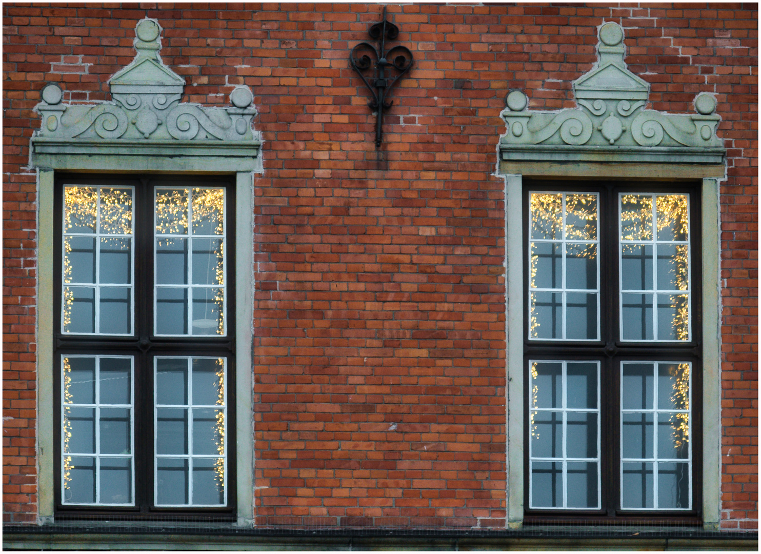 Fenster mit Weihnachtsdeko