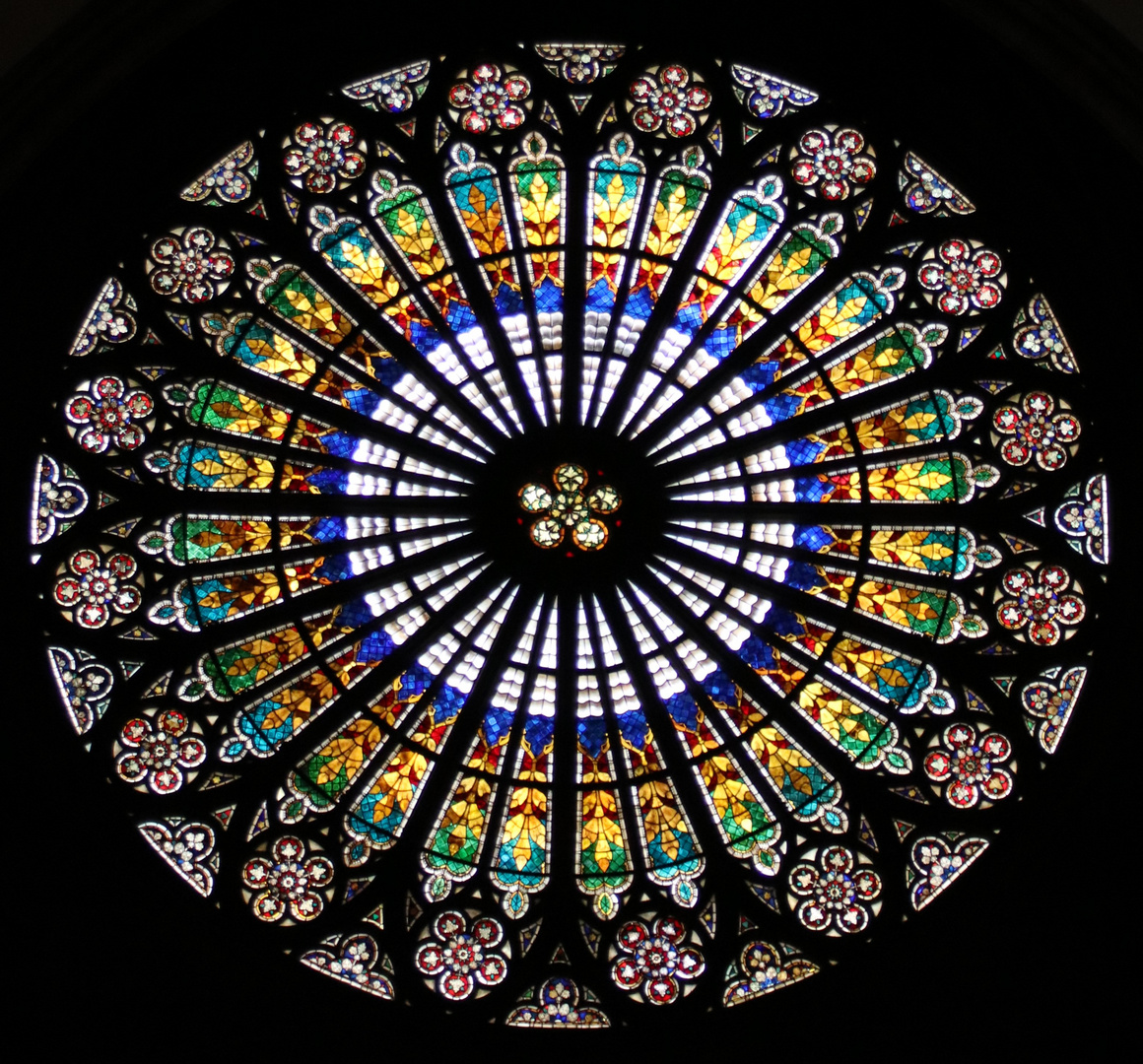Bildergebnis für gotisches kirchenfenster rosette