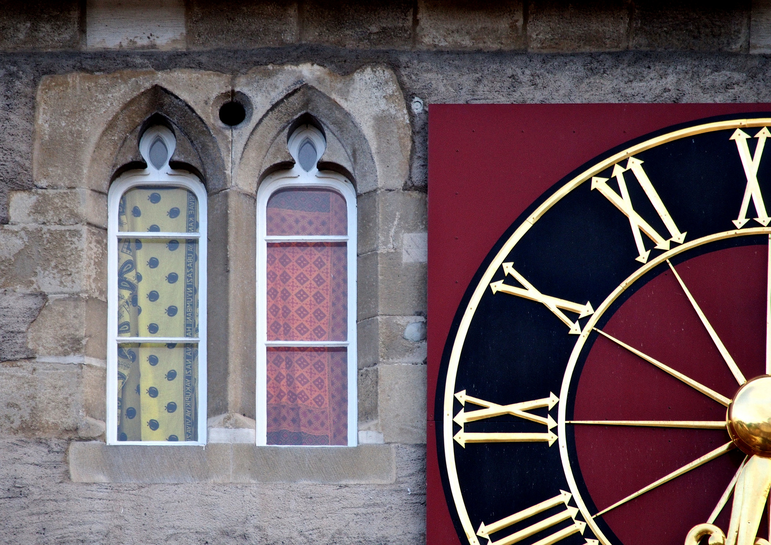 Fenster und 1/4 Uhr