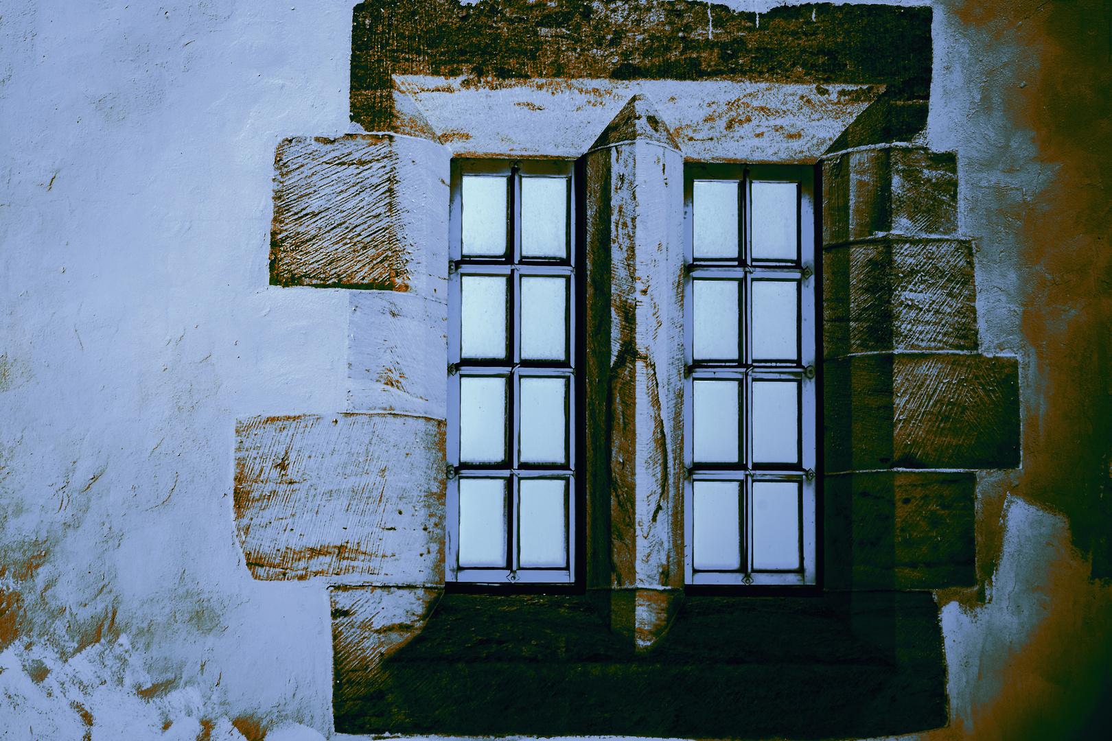 Fenster und Sandstein