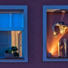 Fenster und Skulptur