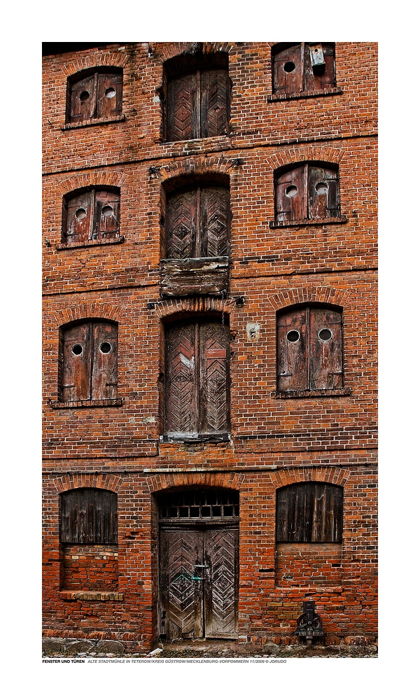 FENSTER UND TÜREN