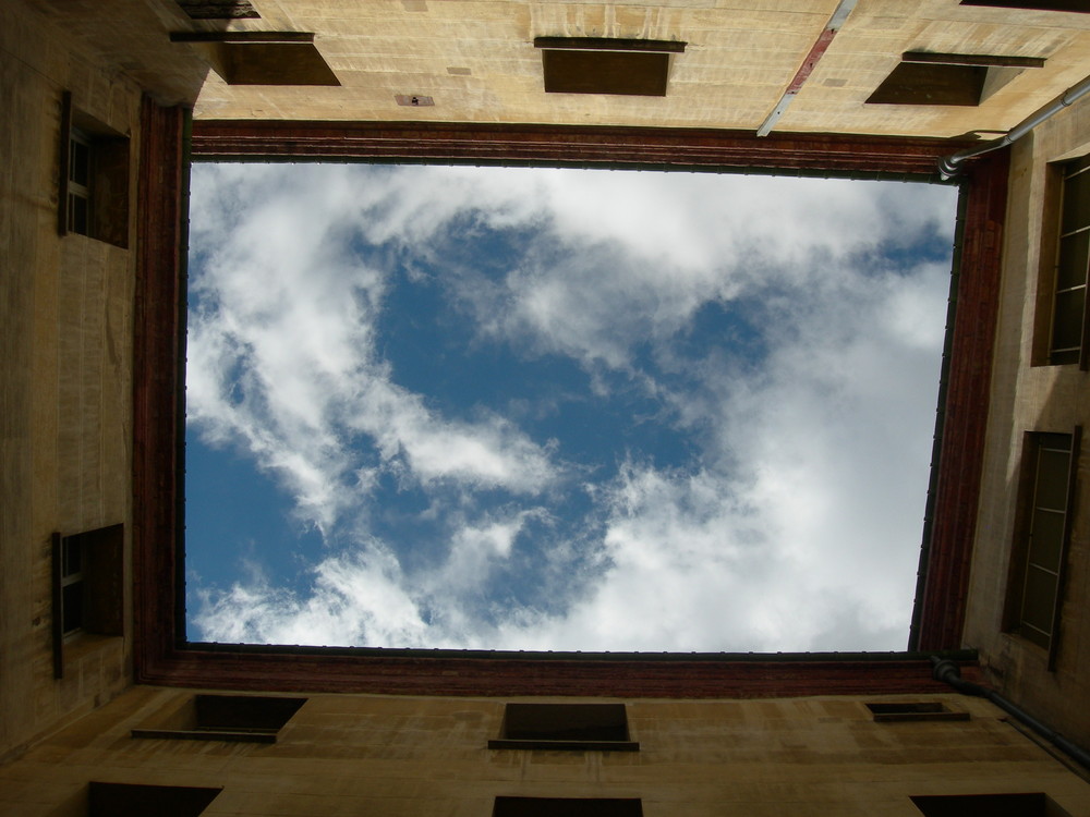 Fenster zum Himmel in Perpignan