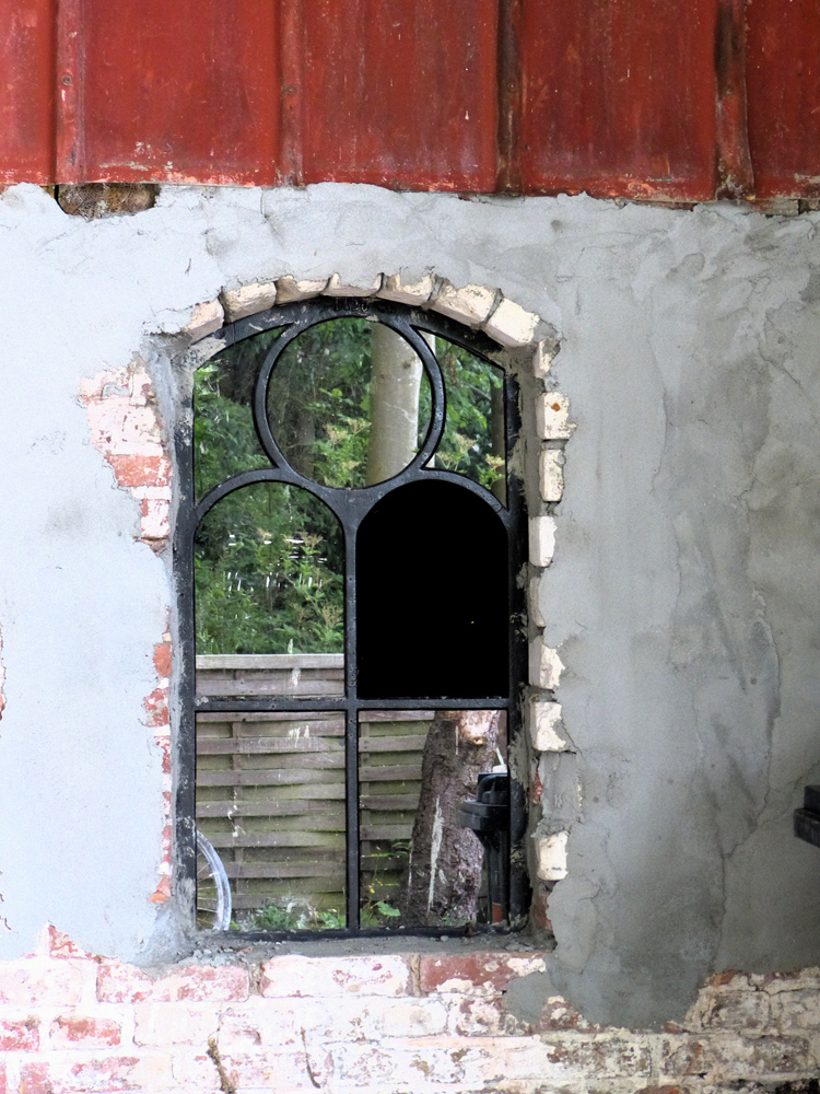 Fenster zum Hof im Gartencafe in Süderdeich