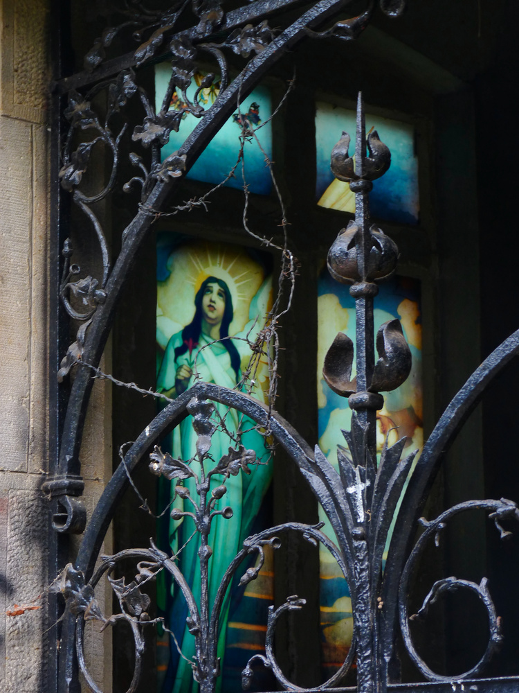 Fensterbild im Mausoleum