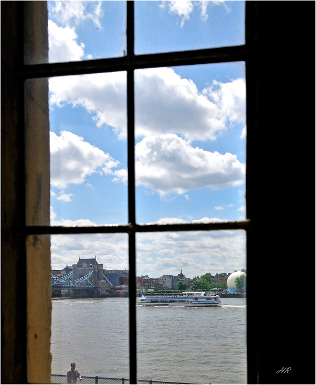 Fensterblick auf die Themse, aus dem Tower.