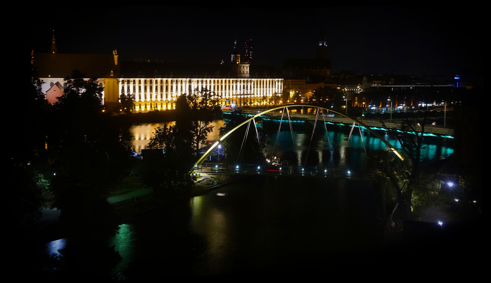 Fensterblick bei Nacht 