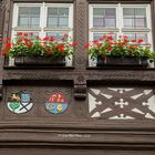 Fensterfront mit Wappen verziert in Dörrenbach