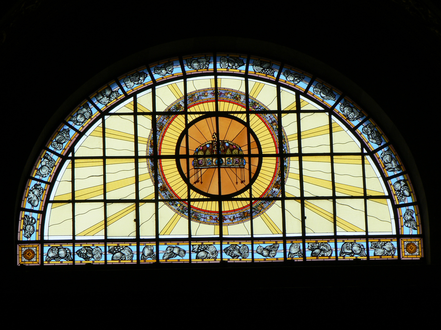 Fensterkunst der Basilika in Budapest