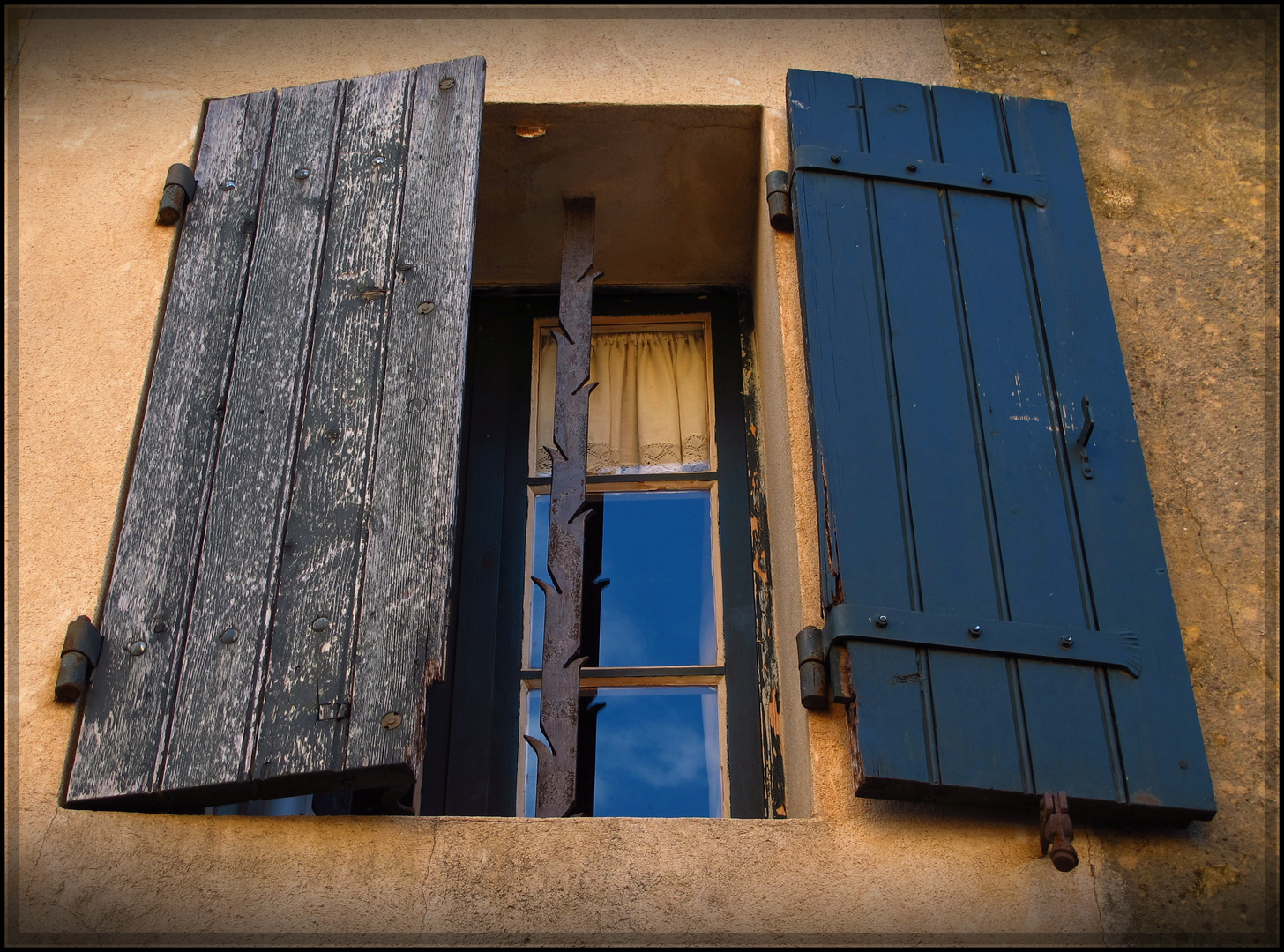 Fensterladen in Roussillion