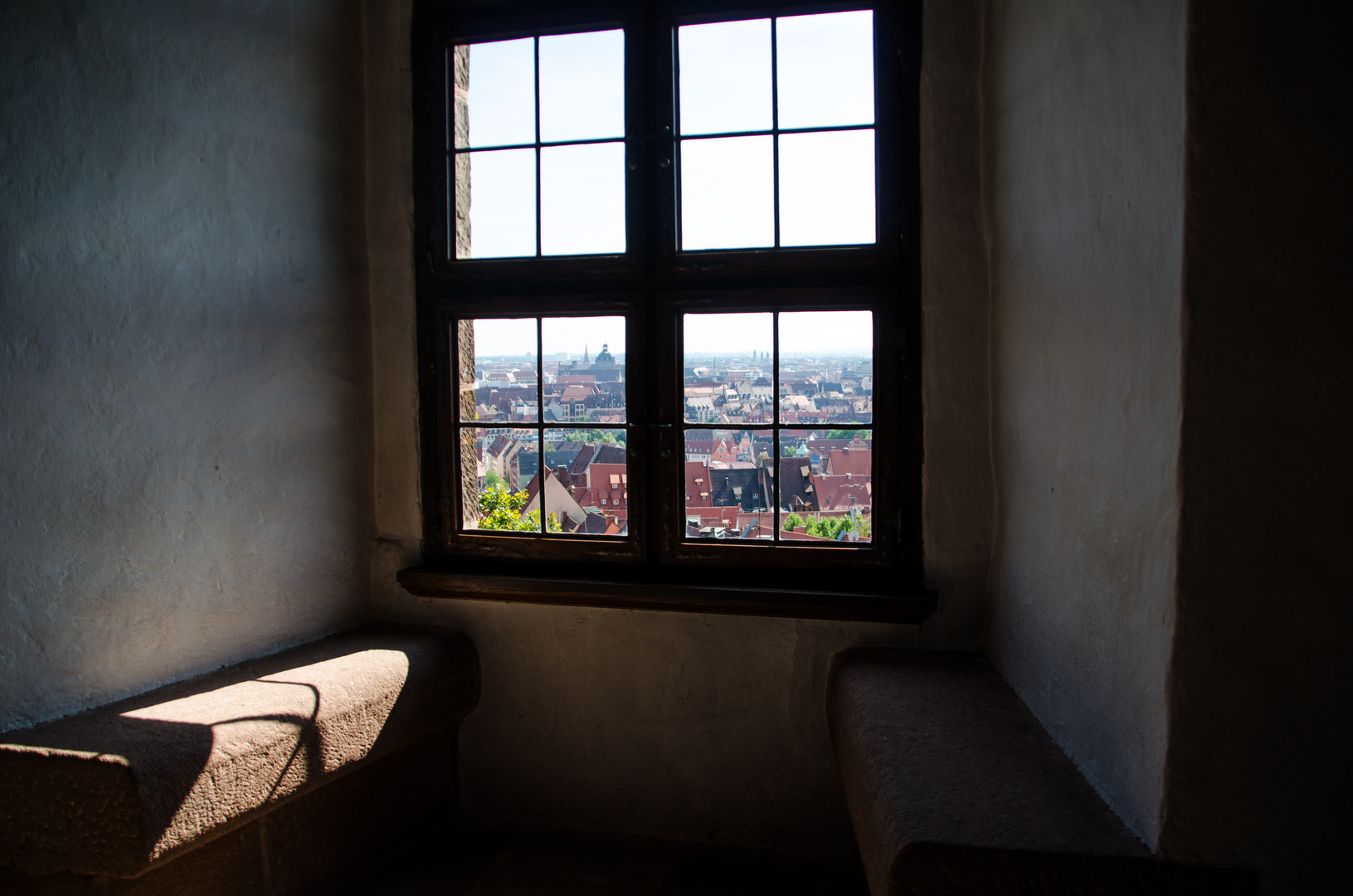 Fensterplatz über den Dächern von Nürnberg