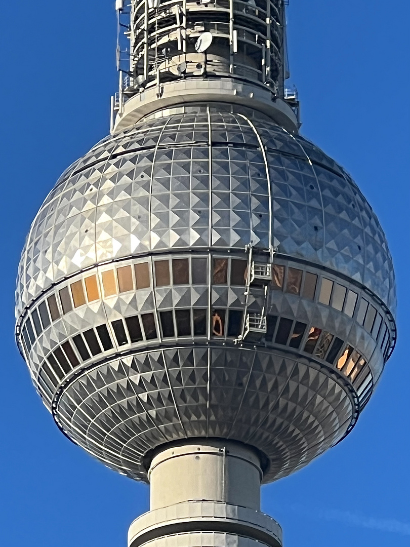 Fensterputzkörbe am Berliner Fernsehturm