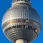 Fensterputzkörbe am Berliner Fernsehturm