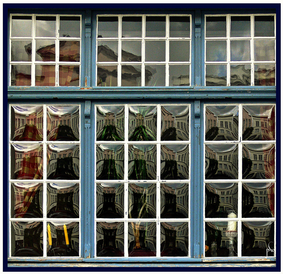 Fensterspiegelung, oben einfach unten Butzenscheiben