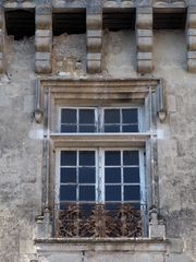 Fenêtre à meneaux au Château de Barbezieux