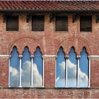 fenêtres d hier  et ciel d aujourd hui.....à Lucca