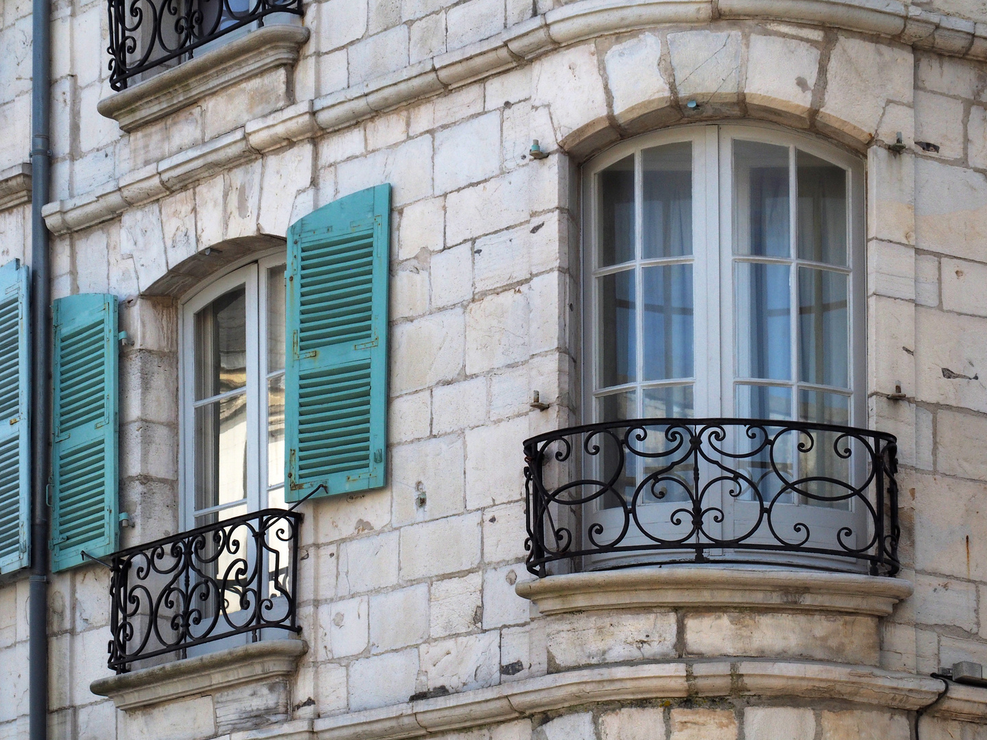 Fenêtres, rambardes et balcons  3  --  Bayonne  