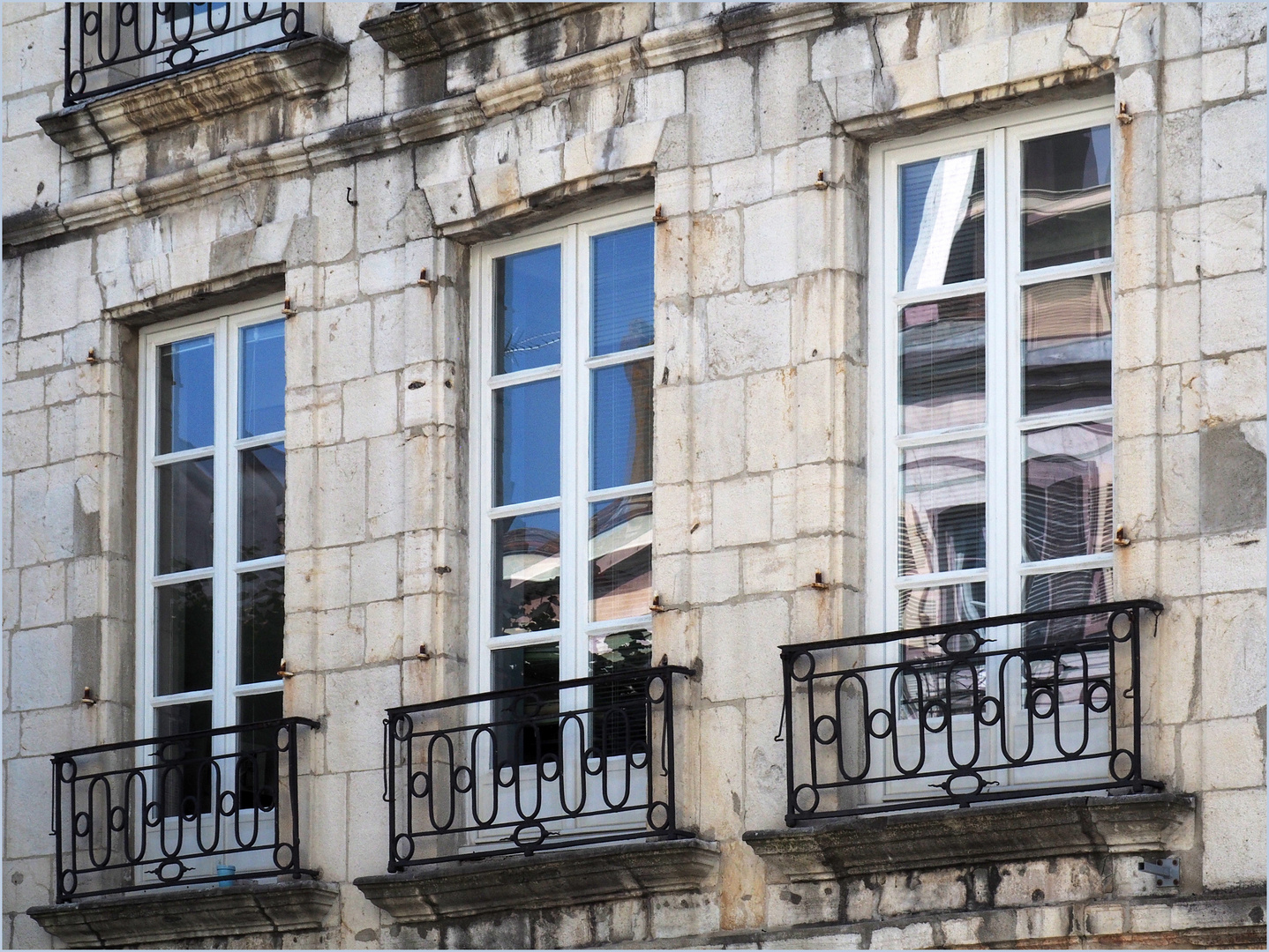 Fenêtres, rambardes et balcons  6  --  Bayonne  