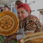 Fergana-Tal - Model auf dem Brotmarkt