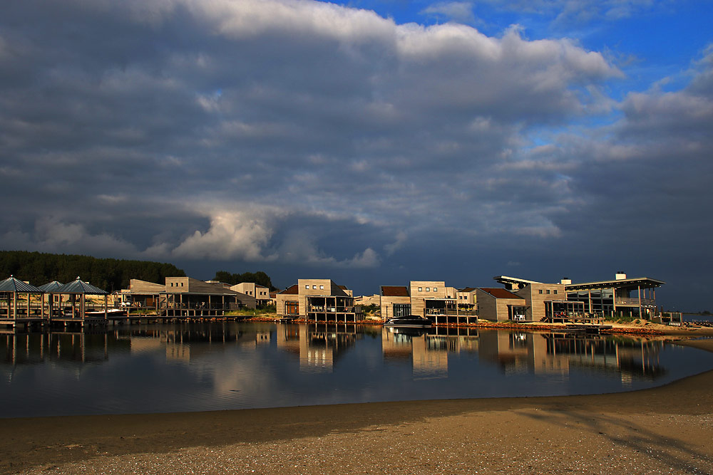 Ferienbungalows mit Spiegelung