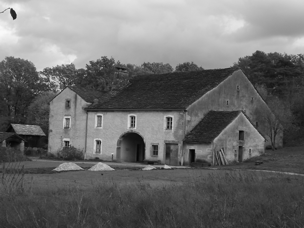 ferme ancienne dans le doubs