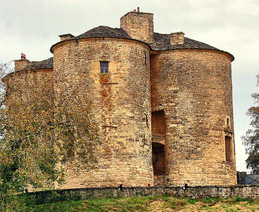 FERME FORTIFIEE AVEYRON