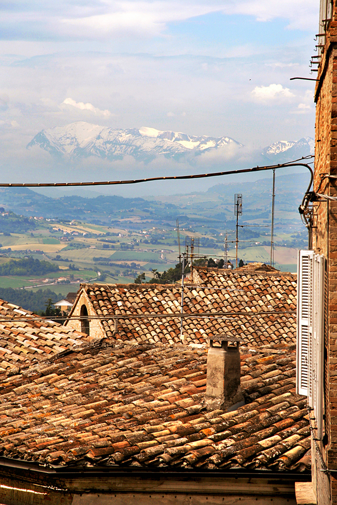 Fermo - Überblick auf die Appenin mit Monte Vettore (2476 m);