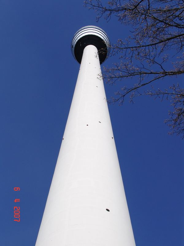 fern sehen - aber nur von oben auf dem Stuttgarter Fernsehturm