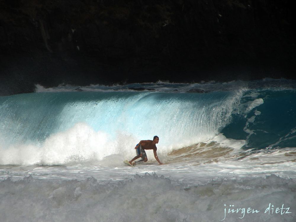 Fernando de Noronha Surfista 1