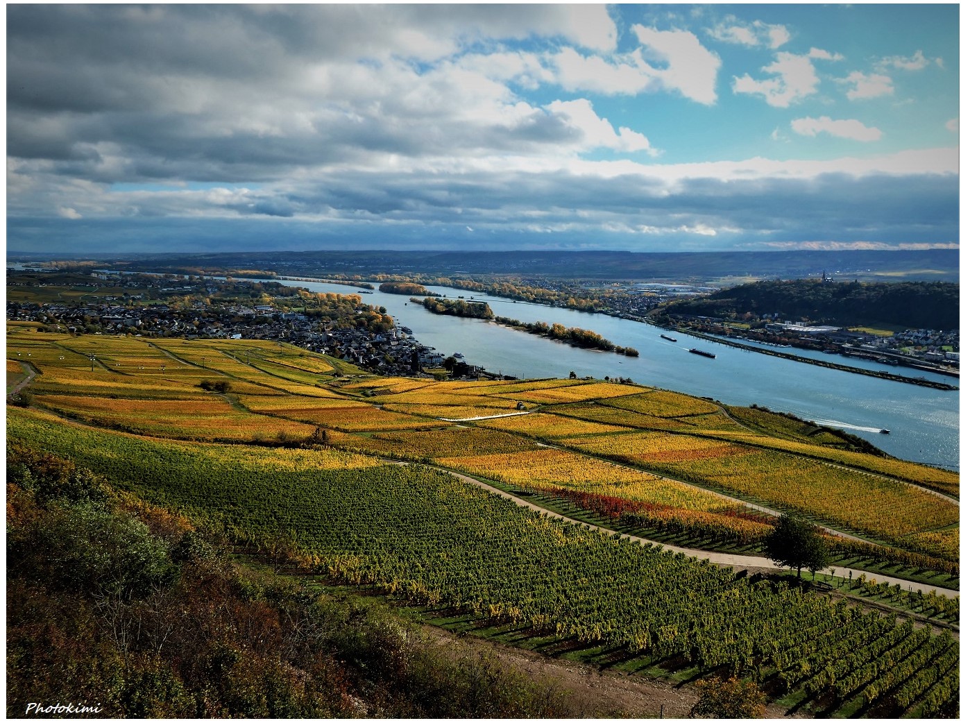 Fernblick über Rheingau gen Süd-Ost