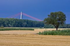 Ferne Brücke