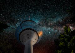 Fernmeldeturm bei Nacht - ein Experiment