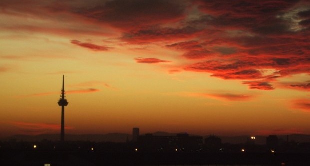 Fernmeldeturm bei Sonnenuntergang