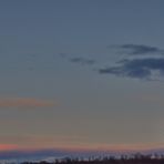 Fernmeldeturm im Abendrot mit Vollmond