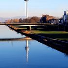 Fernmeldeturm in Mannheim - Spiegelung im Neckar