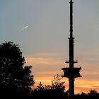 Fernmeldeturm Zierenberg II in der Abenddämmerung