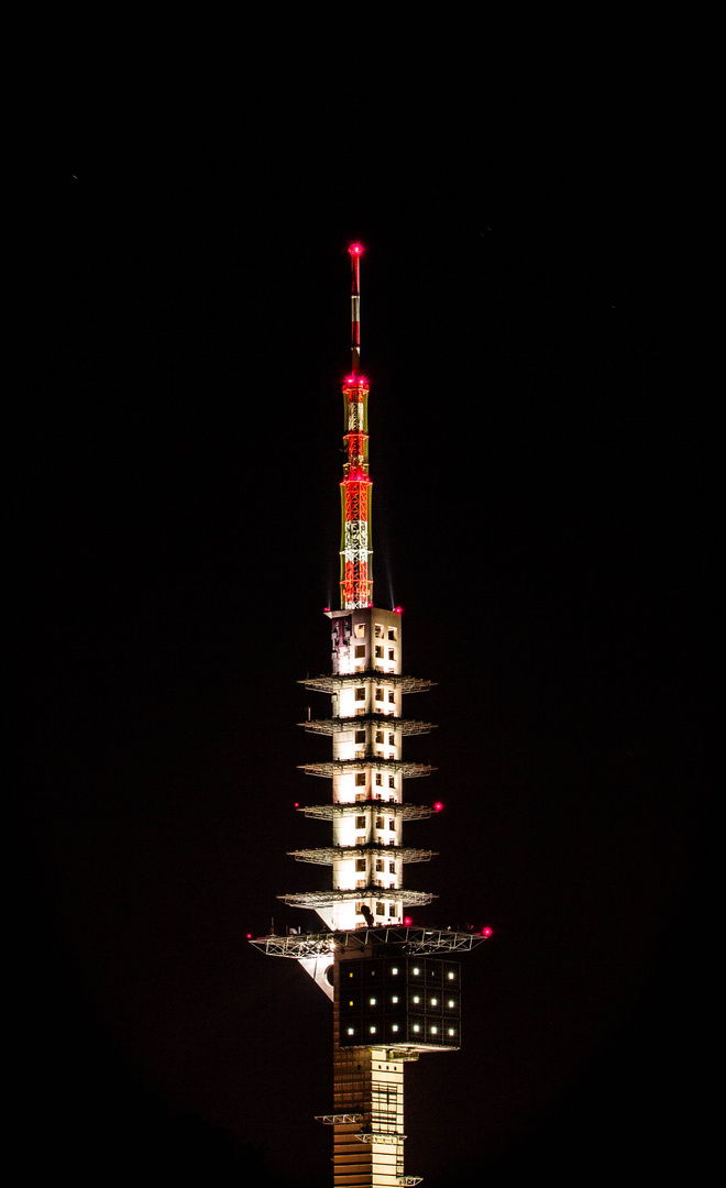 Fernseh- Turm bei Nacht