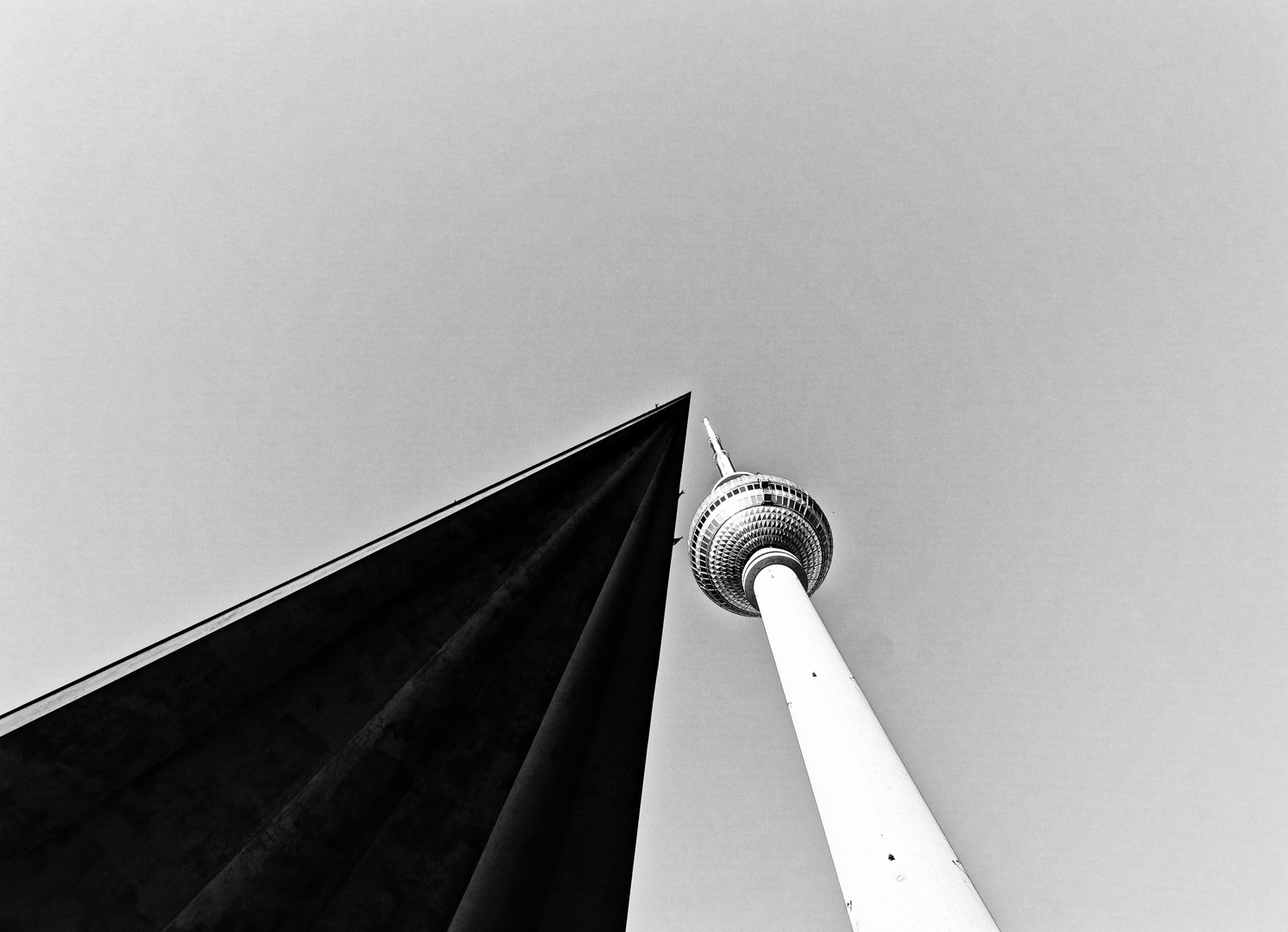 Fernsehhturm mit Eingang