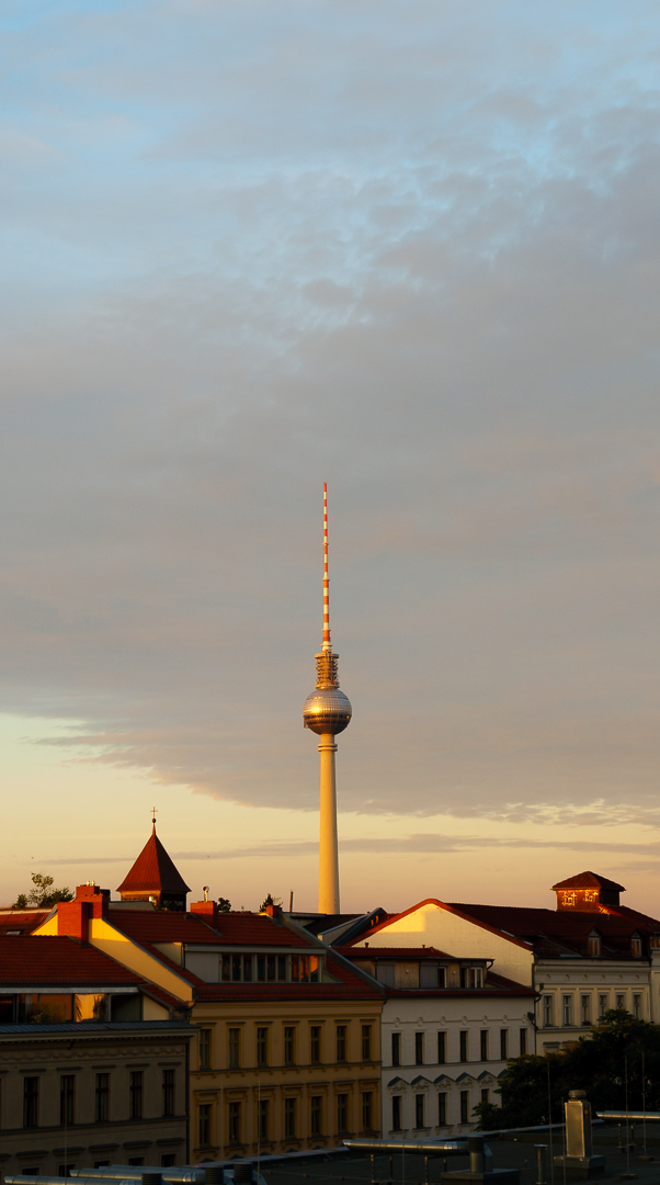 Fernsehturm am frühen Morgen ( 4:30 )