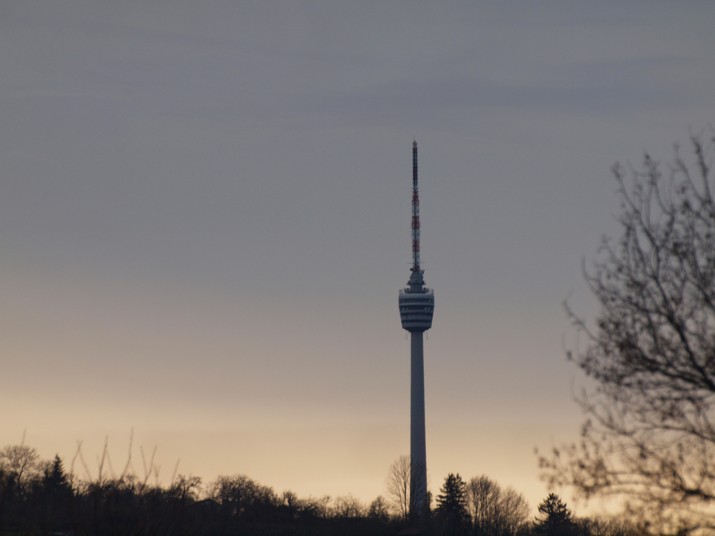 Fernsehturm an einem Herbstnachmittag